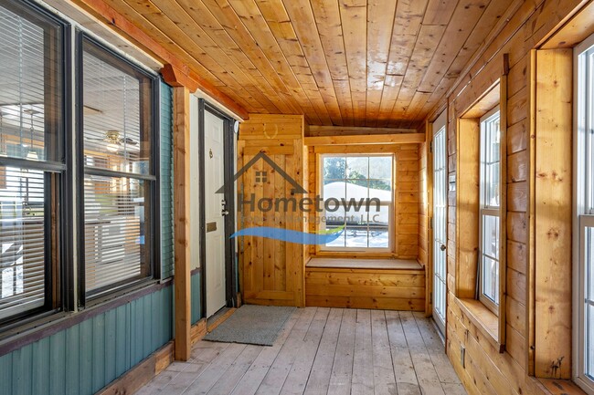 Building Photo - 563 Terry Trl
