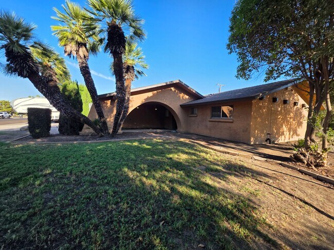 Foto del edificio - 2920 W Vassar Ave