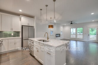 Building Photo - 709 23rd St