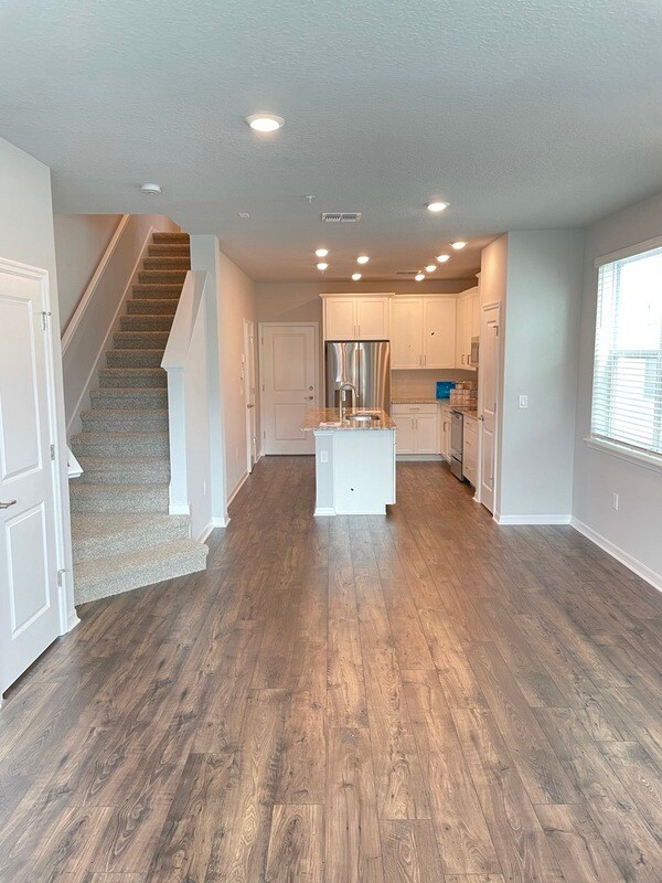 Building Photo - 8653 Tavistock Lakes Blvd