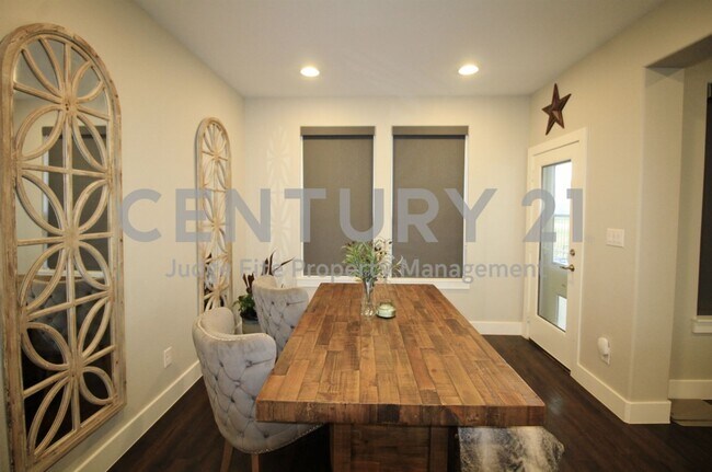 Foto del edificio - Custom 2-Story 3/3/3 Featured on HGTV's My...