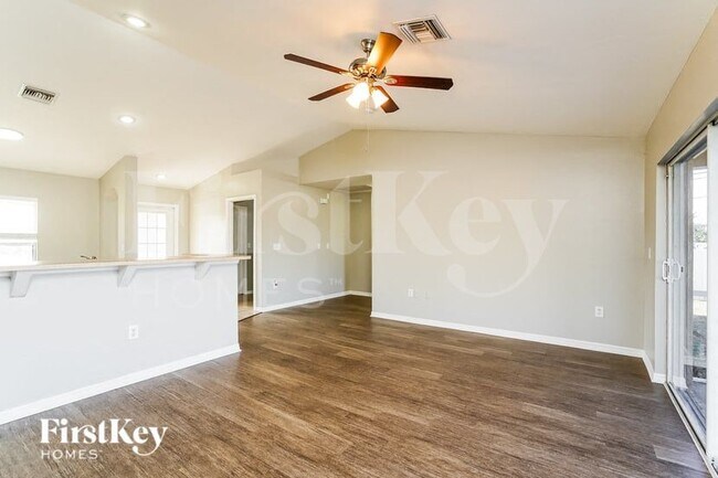 Building Photo - 1724 NE 1st Ave