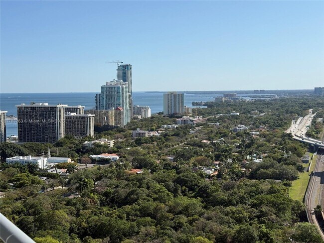 Foto del edificio - 60 SW 13th St