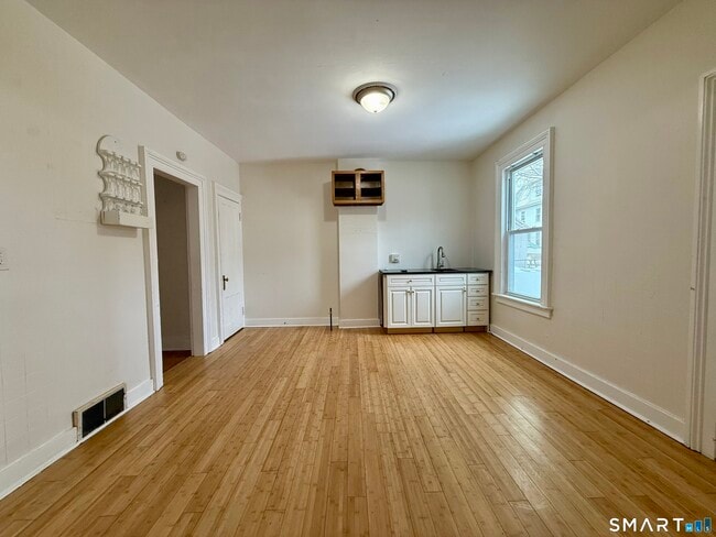 Building Photo - 74 High St