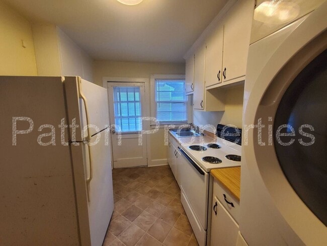 Building Photo - 700-702 S. Edisto Ave. - Inside CoC - R11212-15-01