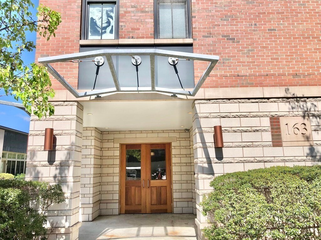 Primary Photo - 163 Chestnut Hill Ave