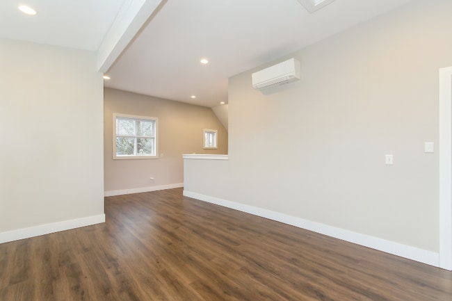 Building Photo - 2508 Lakeshore Dr