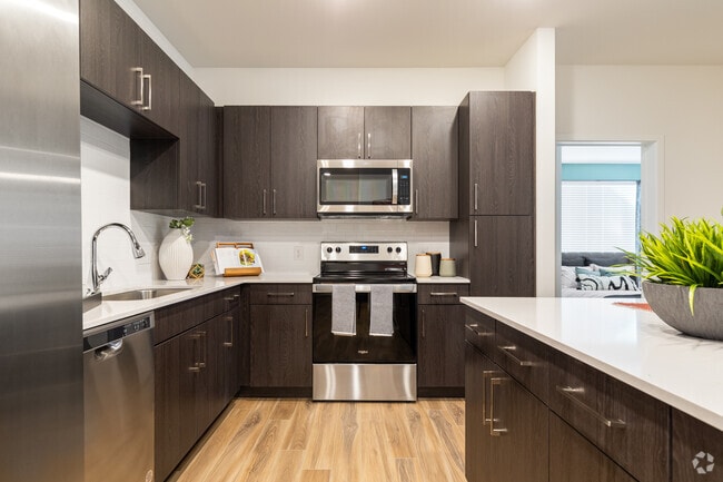2BR, 2BA - 1,142SF - Ascend at Horizon Uptown