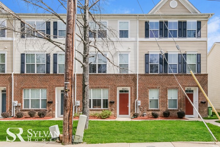 Primary Photo - Fall in love with this spacious 4-bedroom ...