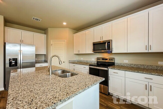 Foto del edificio - 13677 Paxton Blvd