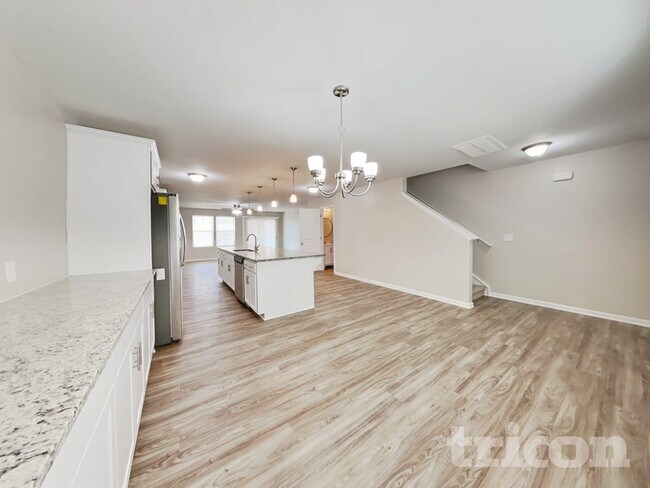 Building Photo - 1705 Sawtooth Ct