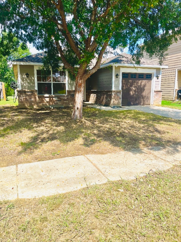 Building Photo - 1737 Vineridge Ln