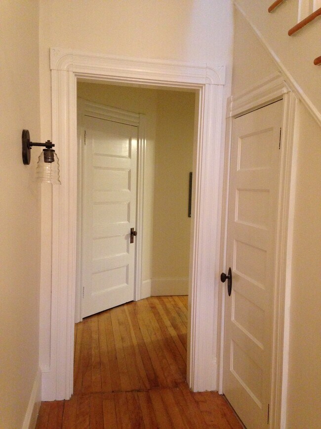 Hall with closets - 31 Liberty St