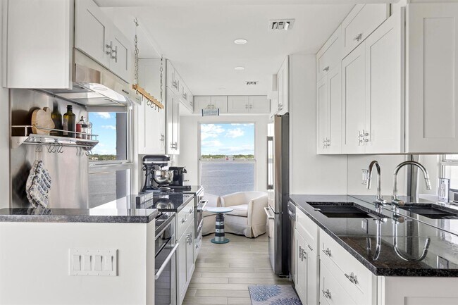 Foto del edificio - 3230 S Ocean Blvd