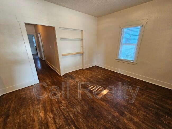 Foto del edificio - 4728 N Madison St