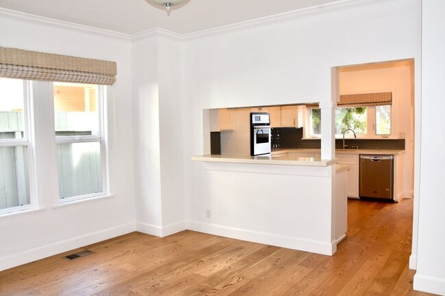 Building Photo - Beautiful spacious Home
