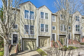 Building Photo - 2817 NW Kennedy Ct