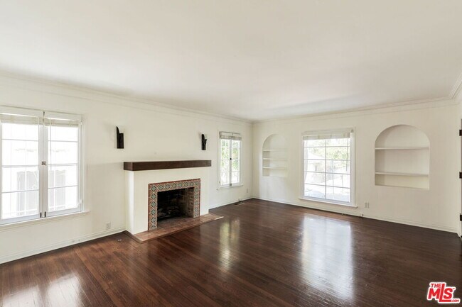 Building Photo - 1054 S Stanley Ave