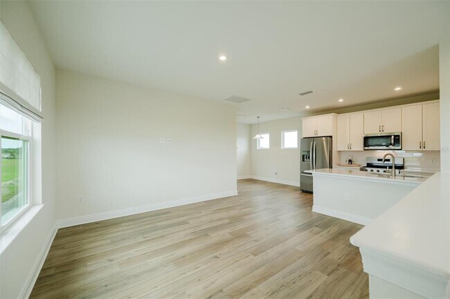 Foto del edificio - 7910 Lake Flores Ave