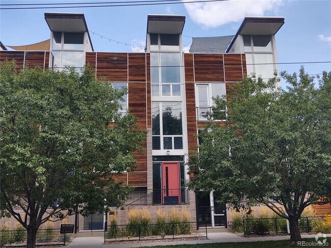 Building Photo - 441 24th St