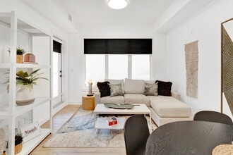 Building Photo - Elva