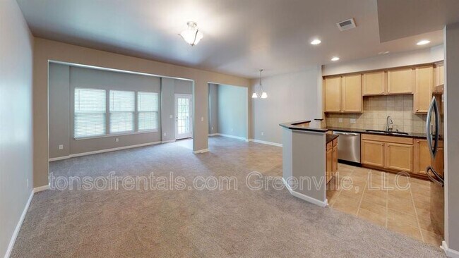 Foto del edificio - 433 Woodbark Ct