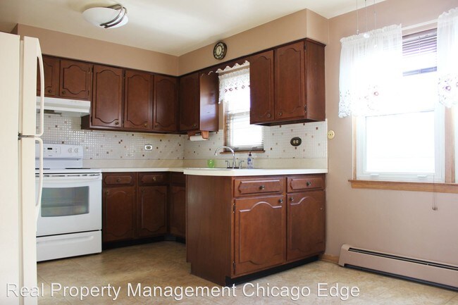 Building Photo - 4017 N McVicker Ave