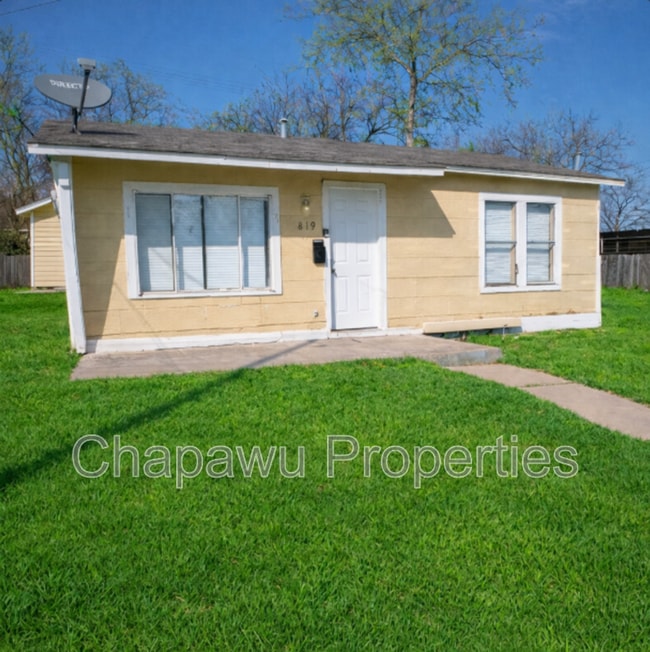 Foto del edificio - 819 Larry St