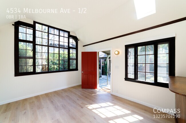 Foto del edificio - Sun-Soaked Los Feliz Studio Cottage—Perfec...