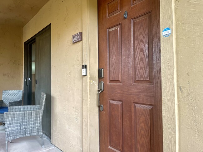 Foto del edificio - 1351 N Pleasant Dr