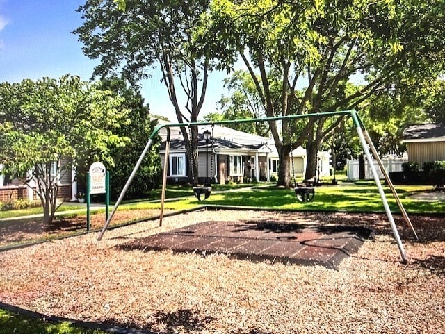 Building Photo - 1451 Cove Dr