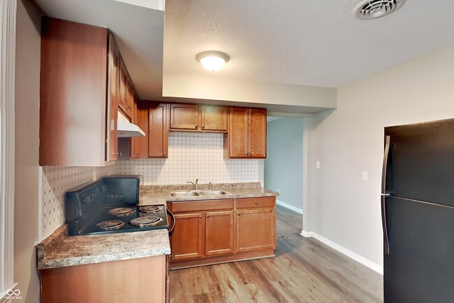Building Photo - 118 Sanders Ct