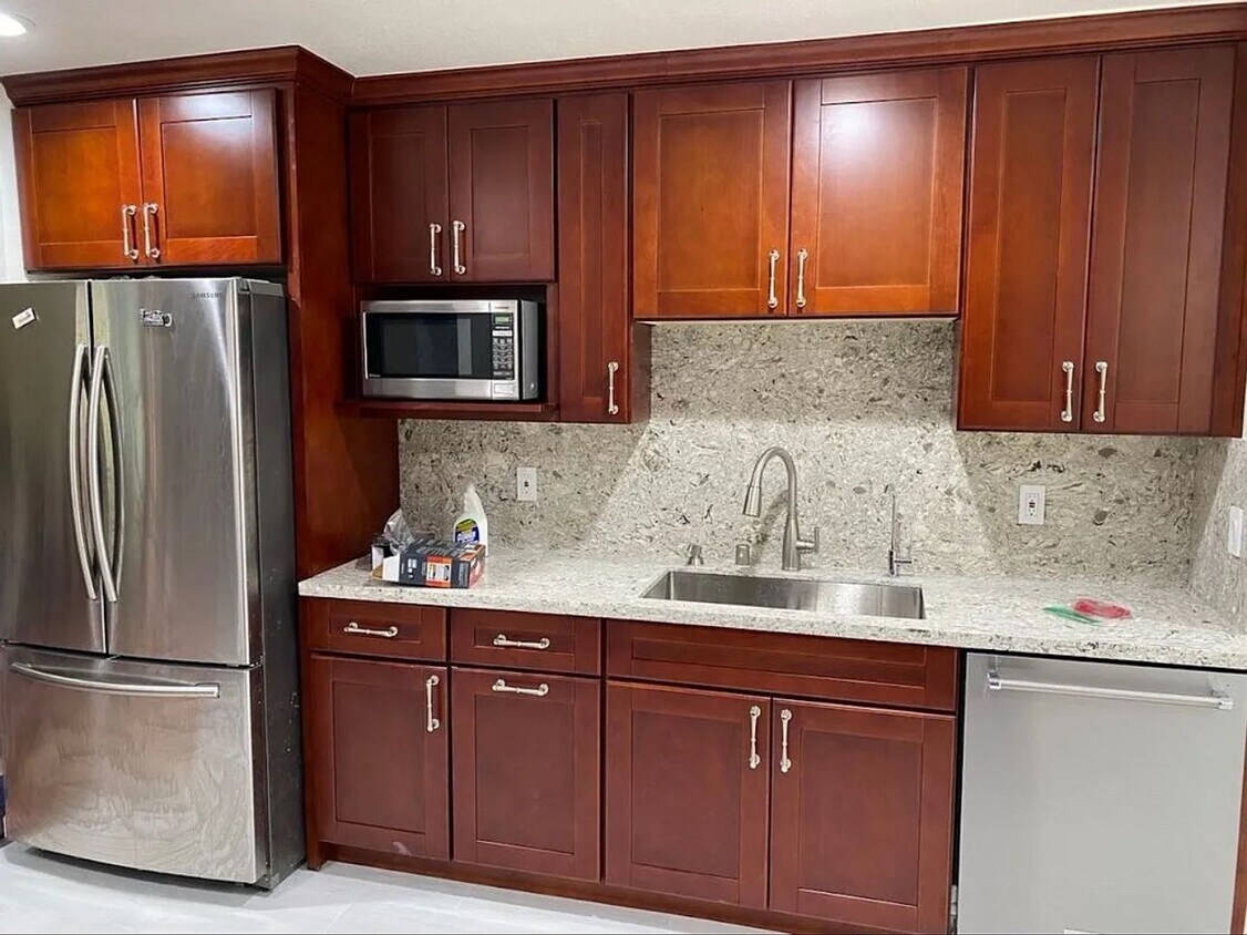 Foto principal - $4500 -- BEAUTIFUL 4BED HOME IN MISSION VA...