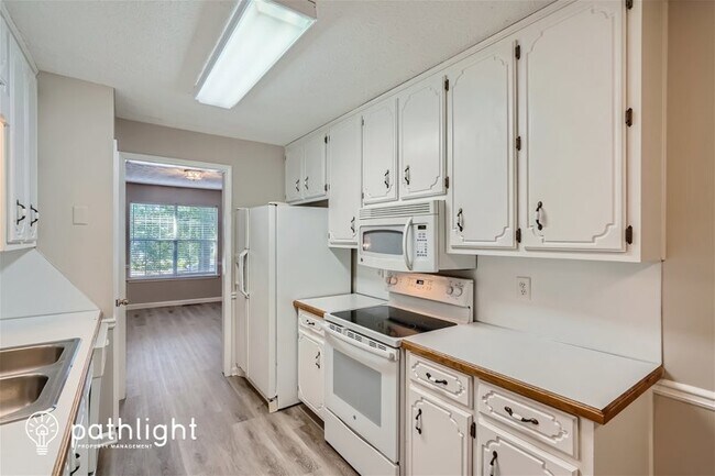 Building Photo - 755 Ridge Terrace