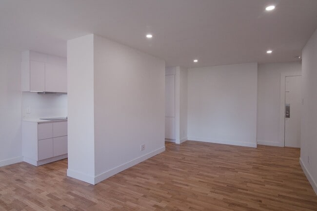 Building Photo - 760 Av. Galt