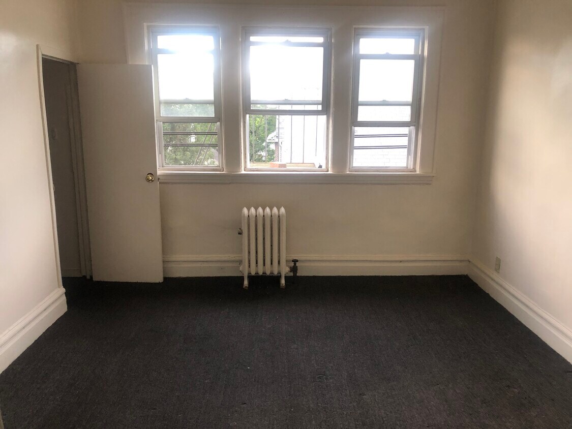 Primary Photo - 139 W 4th St