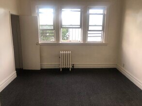 Building Photo - 139 W 4th St