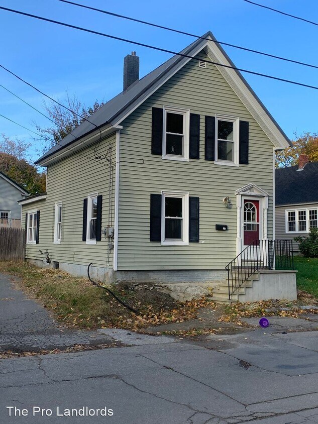 3 br, 1.5 bath House 100 Fruit Street House Rental in Bangor, ME