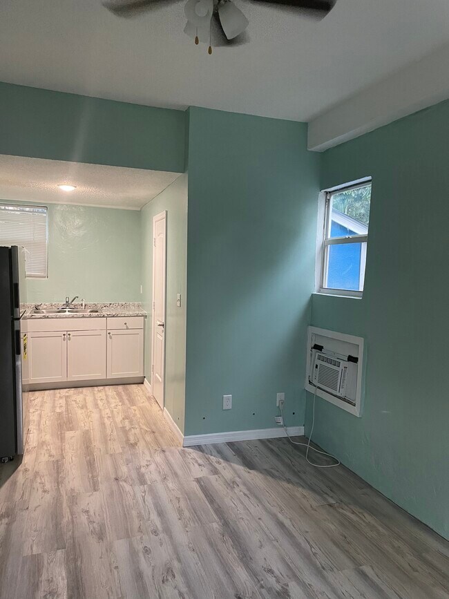 6730 Old Dixie Hwy, Apt 3, Vero Beach, FL 32967 Townhome Rentals in