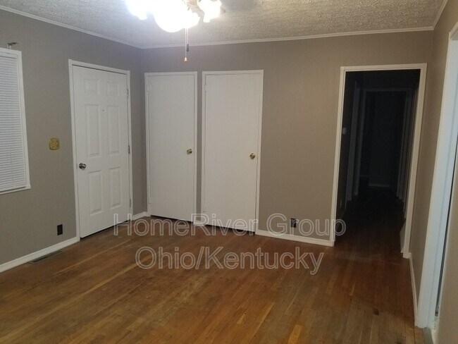 Building Photo - 112 Oakway Dr