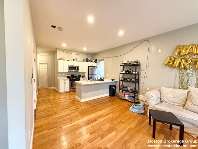 Foto del edificio - 301-305 Dudley St. Unit 3