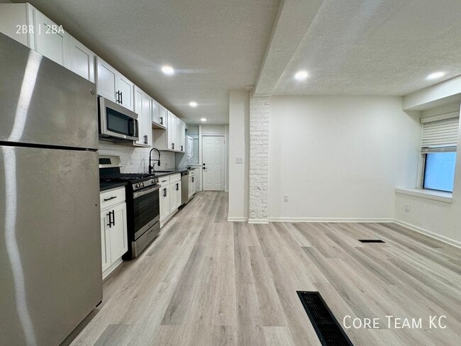 Building Photo - 1413 W 39th St