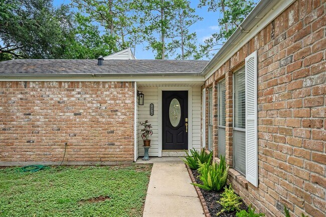 Building Photo - 14930 Forest Lodge Dr