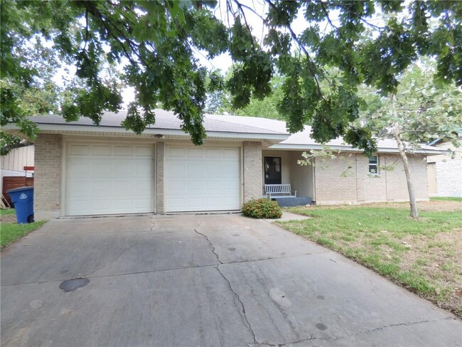Building Photo - 1441 S Meadows Dr