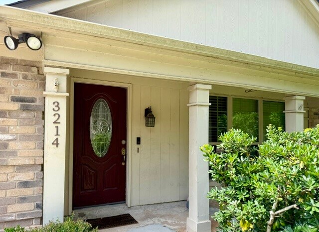Building Photo - 3214 Lakefield Way