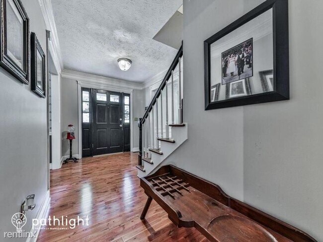 Foto del edificio - 5 br, 2 bath House - 812 Deep Lake Drive N...