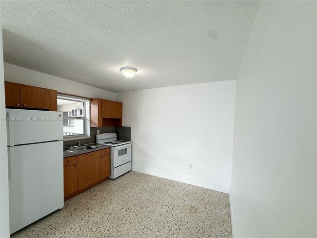Foto del edificio - 635 SW 7th Ct