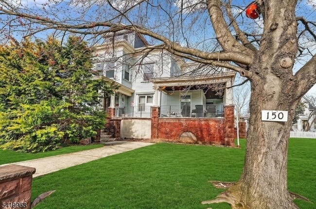 Foto del edificio - 150 Belvidere Ave