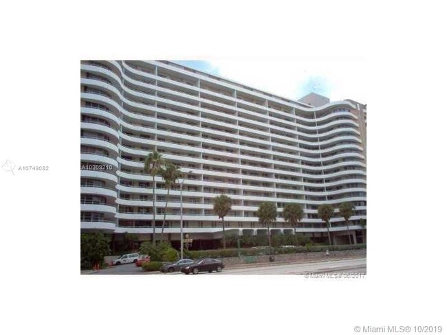 Foto del edificio - 5555 Collins Ave