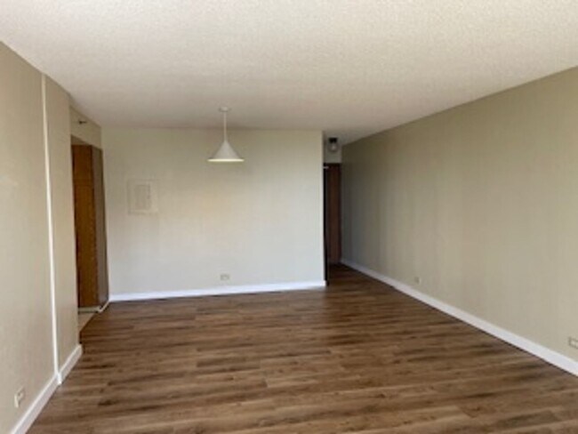Building Photo - The Park @ Pearlridge 1/1/1 p/f condo